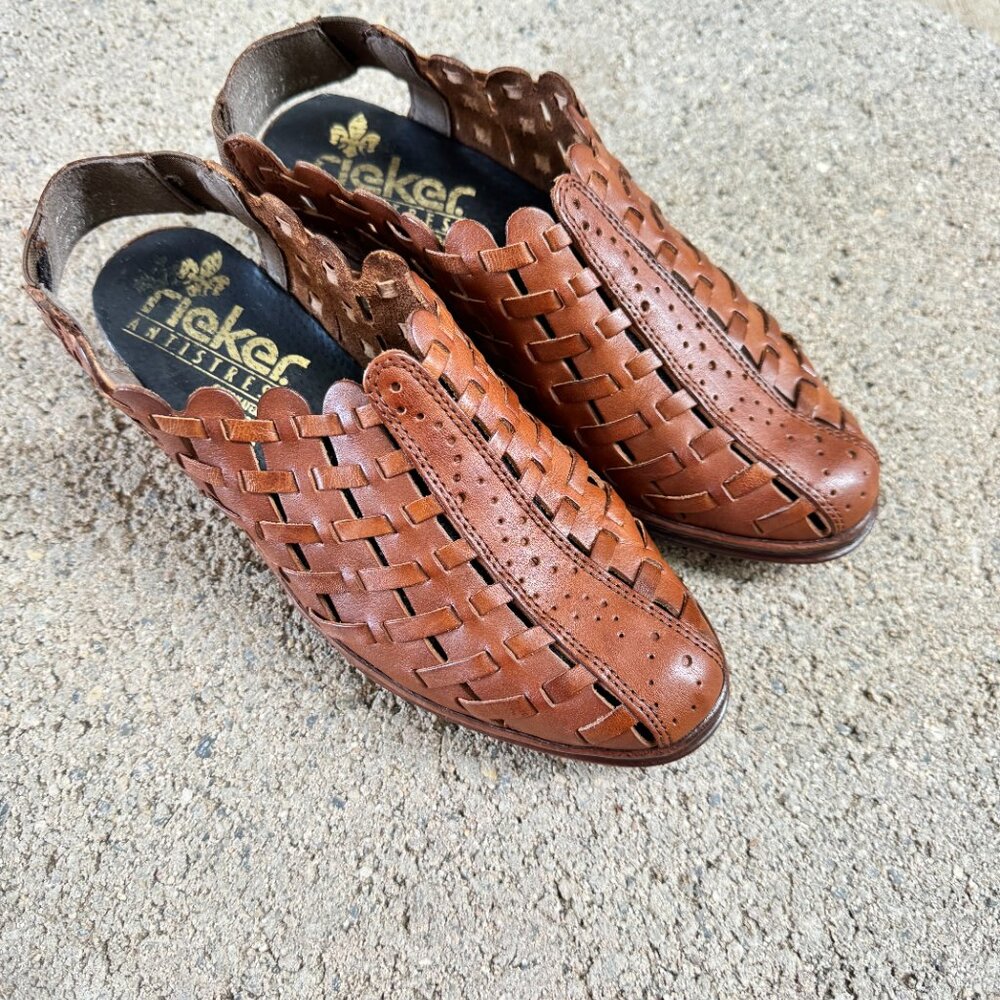 RIEKER WOMEN'S BROWN TAN ANTI-STRESS WOVEN LEATHER SLINGBACK SANDALS